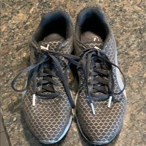 Puma Woman’s Cross Trainer Tennis Shoes🏃‍♀️